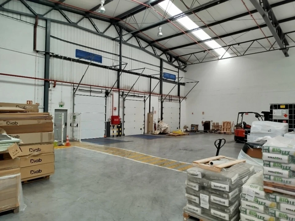 Armazém para Arrendamento em Rio de Mouro Foto 4