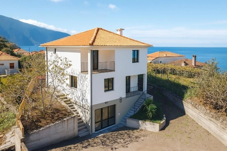 Moradia T3 para Venda em Ponta Delgada Foto 2