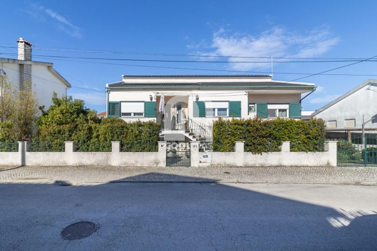 Moradia T8 para Venda em Amora Foto 4