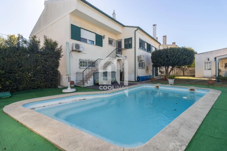 Moradia T8 para Venda em Amora Foto 3