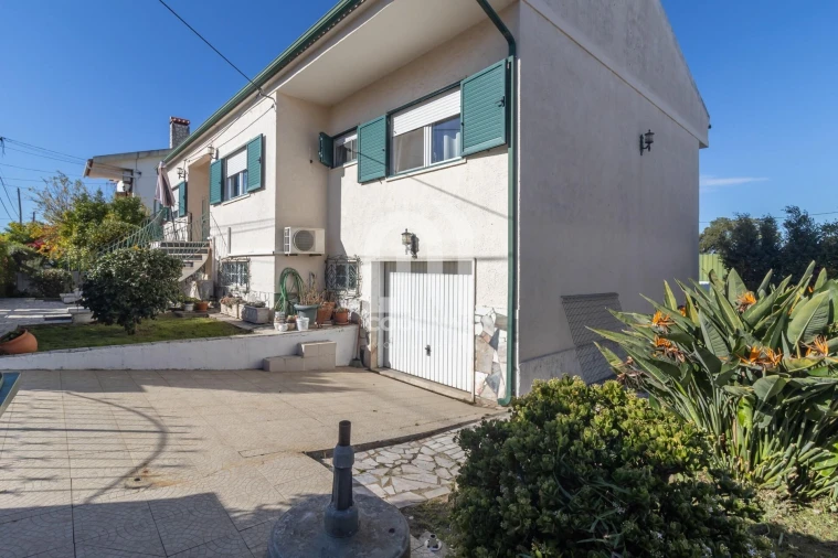 Moradia T8 para Venda em Amora Foto 2