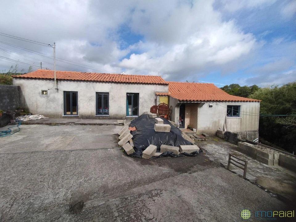 Moradia T3 para Venda em Feteira Foto 1