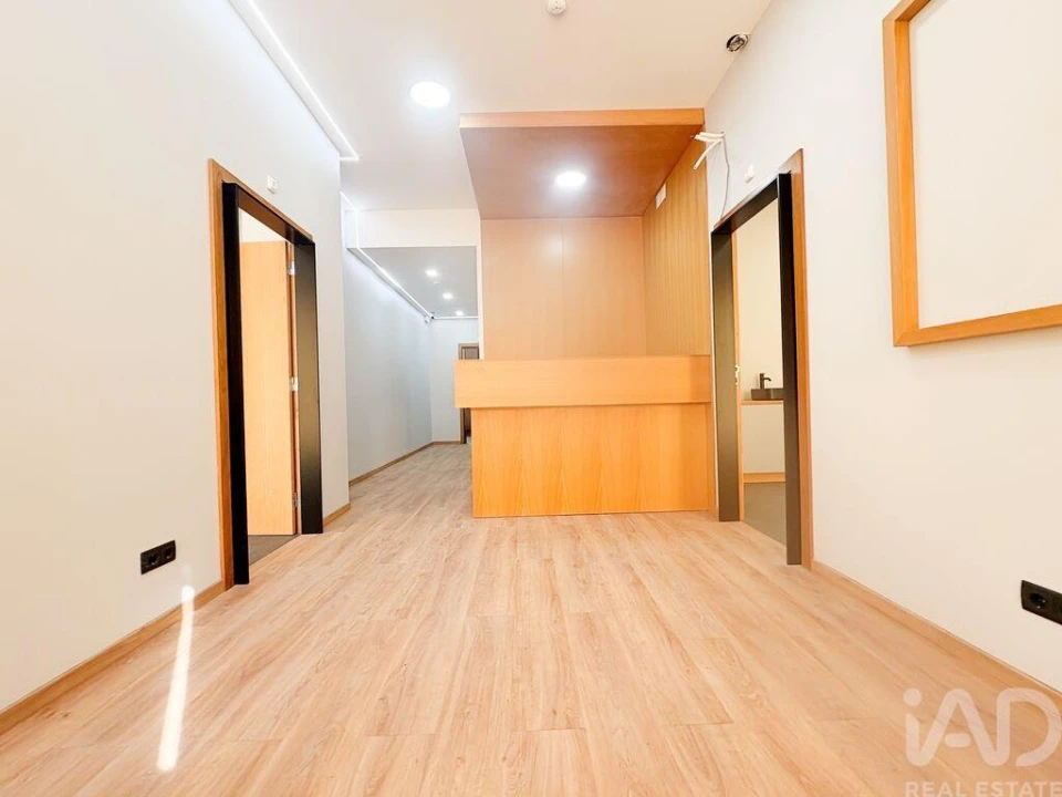 Loja para Arrendamento em Olivais Foto 1