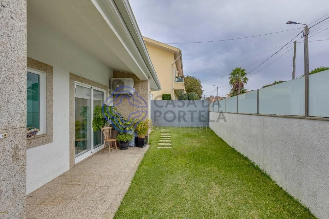 Moradia T3 para Venda em Arvore Foto 11