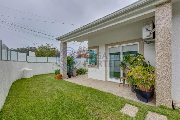 Moradia T3 para Venda em Arvore Foto 11