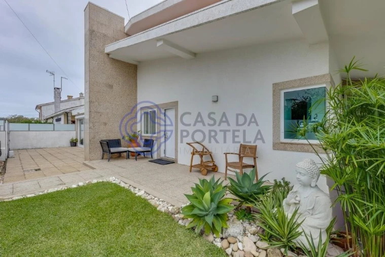 Moradia T3 para Venda em Arvore Foto 6