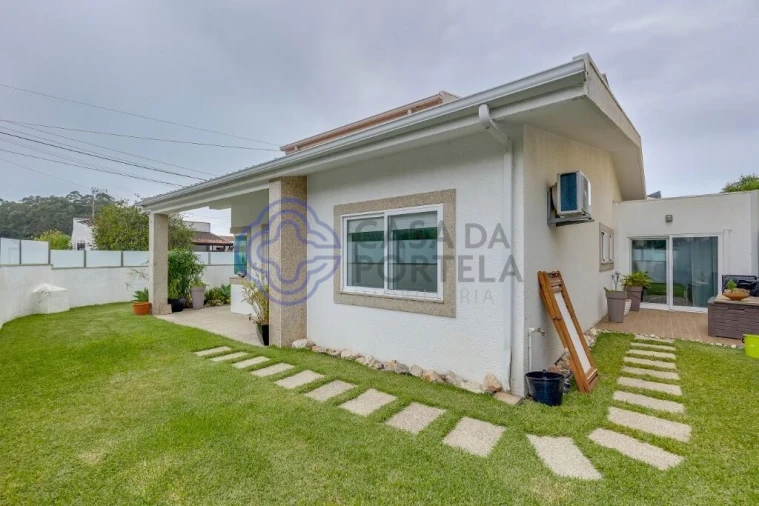 Moradia T3 para Venda em Arvore Foto 12