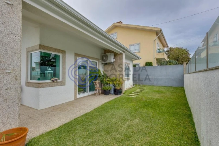 Moradia T3 para Venda em Arvore Foto 9