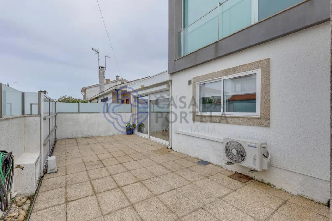 Moradia T3 para Venda em Arvore Foto 8