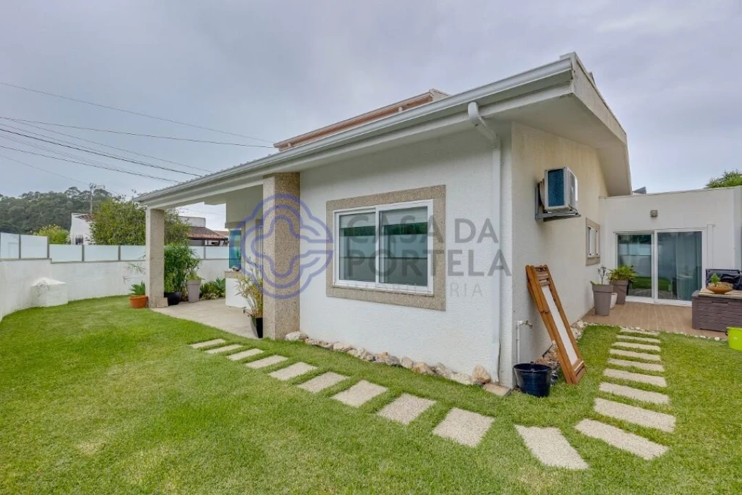 Moradia T3 para Venda em Arvore Foto 13