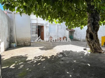 Moradia T3 para Venda em Cebolais de Cima e Retaxo
