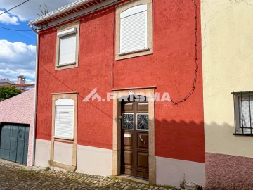 Moradia T3 para Venda em Cebolais de Cima e Retaxo