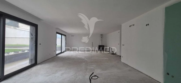 Moradia T4 para Venda em Ferreiros e Gondizalves