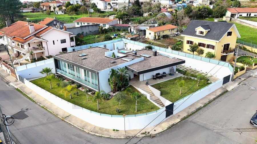 Moradia T4 para Venda em Anta e Guetim Foto 2