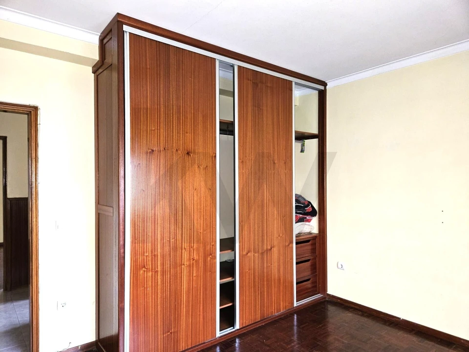 Apartamento T3 para Arrendamento em Sé Nova, Santa Cruz, Almedina e São Bartolomeu Foto 15