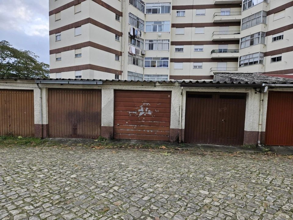 Apartamento T3 para Arrendamento em Sé Nova, Santa Cruz, Almedina e São Bartolomeu Foto 17