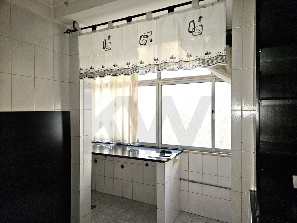 Apartamento T3 para Arrendamento em Sé Nova, Santa Cruz, Almedina e São Bartolomeu Foto 11