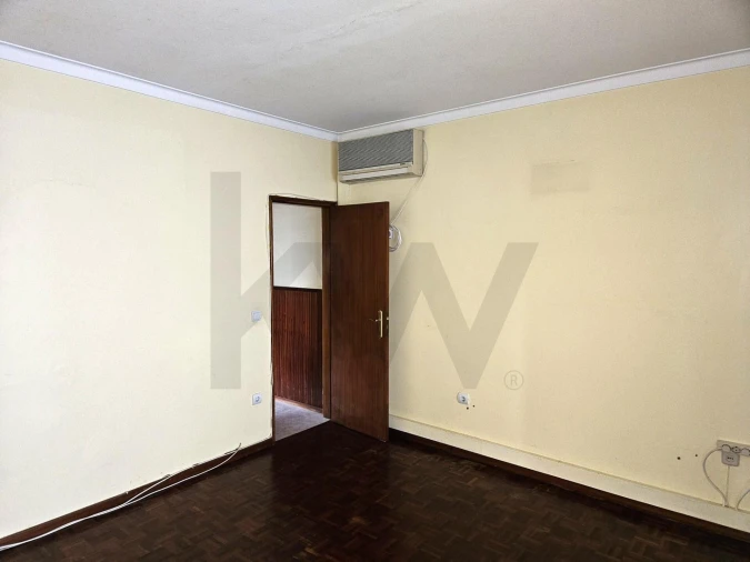 Apartamento T3 para Arrendamento em Sé Nova, Santa Cruz, Almedina e São Bartolomeu Foto 13