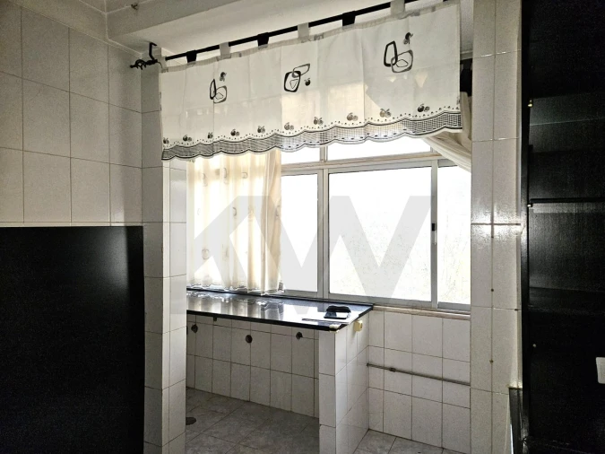 Apartamento T3 para Arrendamento em Sé Nova, Santa Cruz, Almedina e São Bartolomeu Foto 11