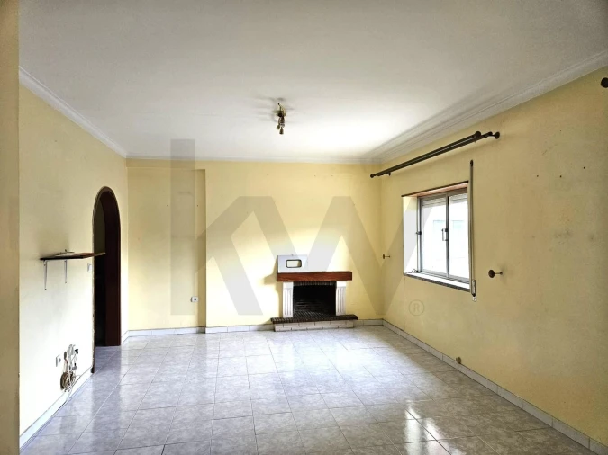 Apartamento T3 para Arrendamento em Sé Nova, Santa Cruz, Almedina e São Bartolomeu Foto 4