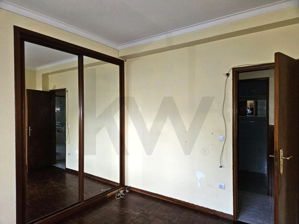 Apartamento T3 para Arrendamento em Sé Nova, Santa Cruz, Almedina e São Bartolomeu Foto 9