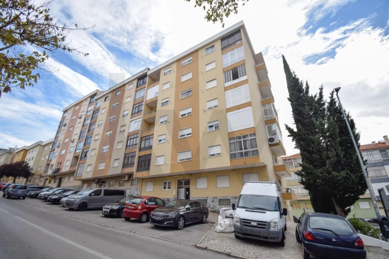 Apartamento T2 para Arrendamento em Seixal, Arrentela e Aldeia de Paio Pires Foto 1