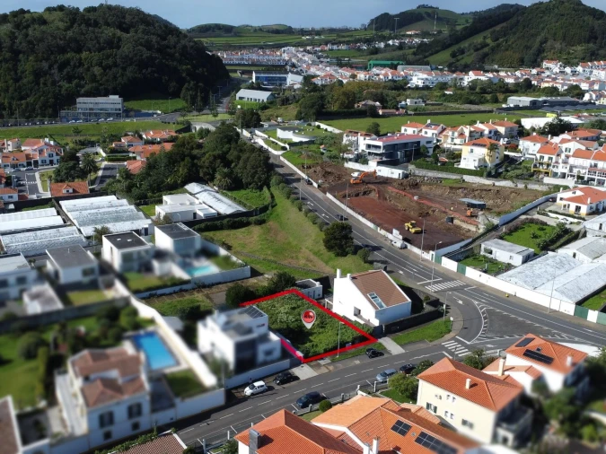 Terreno para Venda em Fajã de Baixo Foto 9