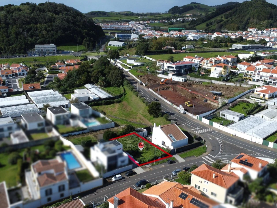 Terreno para Venda em Fajã de Baixo Foto 9