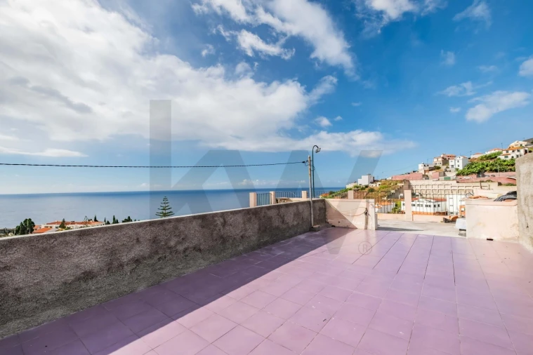 Moradia T5 para Venda em Camara de Lobos Foto 3