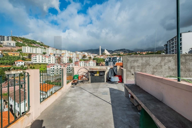 Moradia T5 para Venda em Camara de Lobos Foto 49