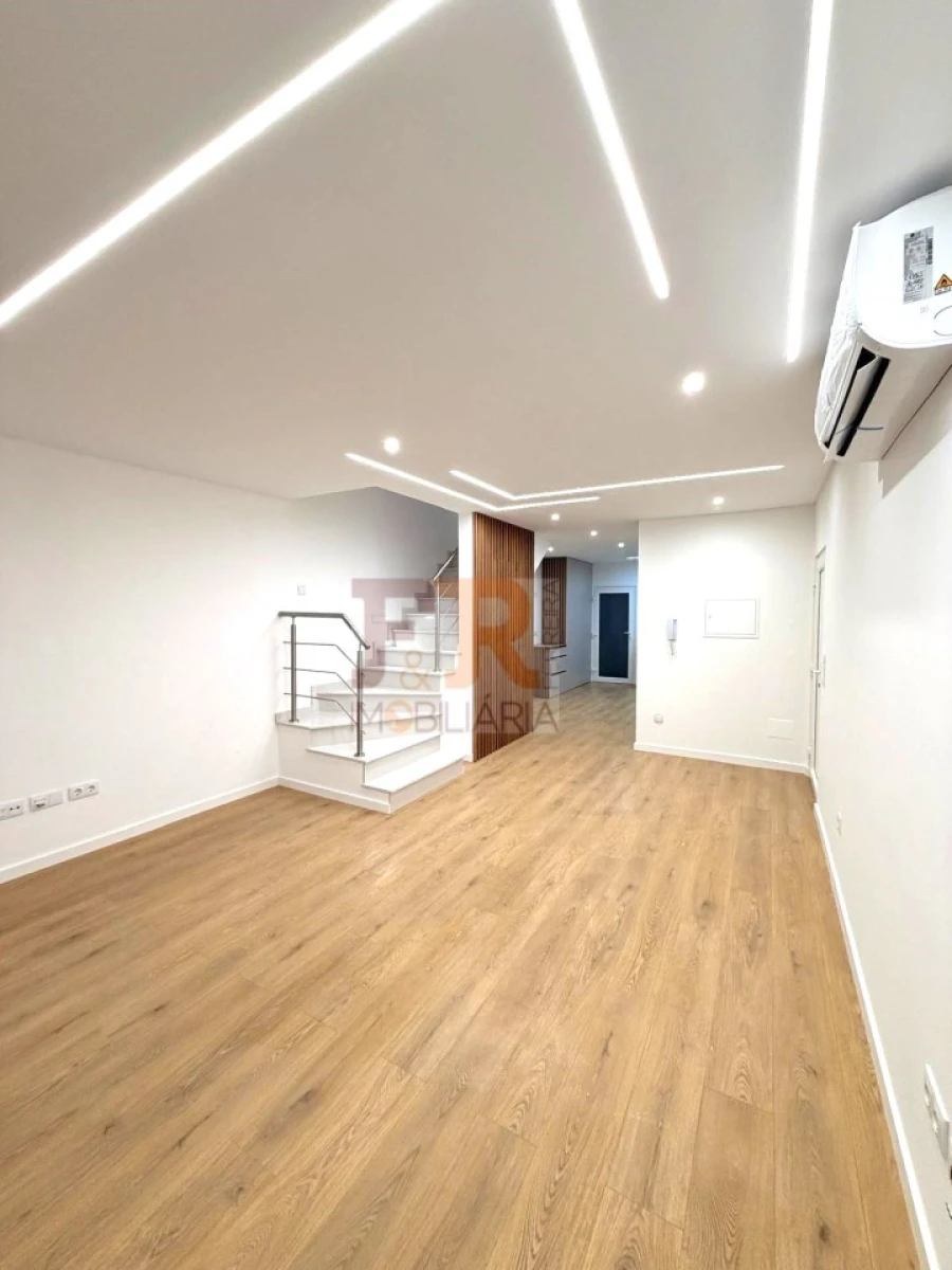 Moradia T3 para Venda em Quinta do Conde Foto 7