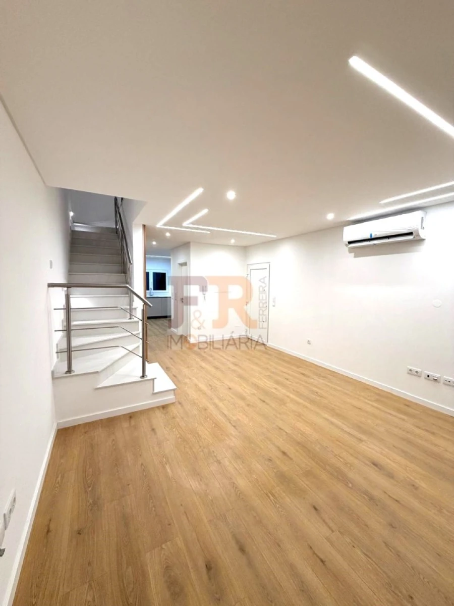 Moradia T3 para Venda em Quinta do Conde Foto 16