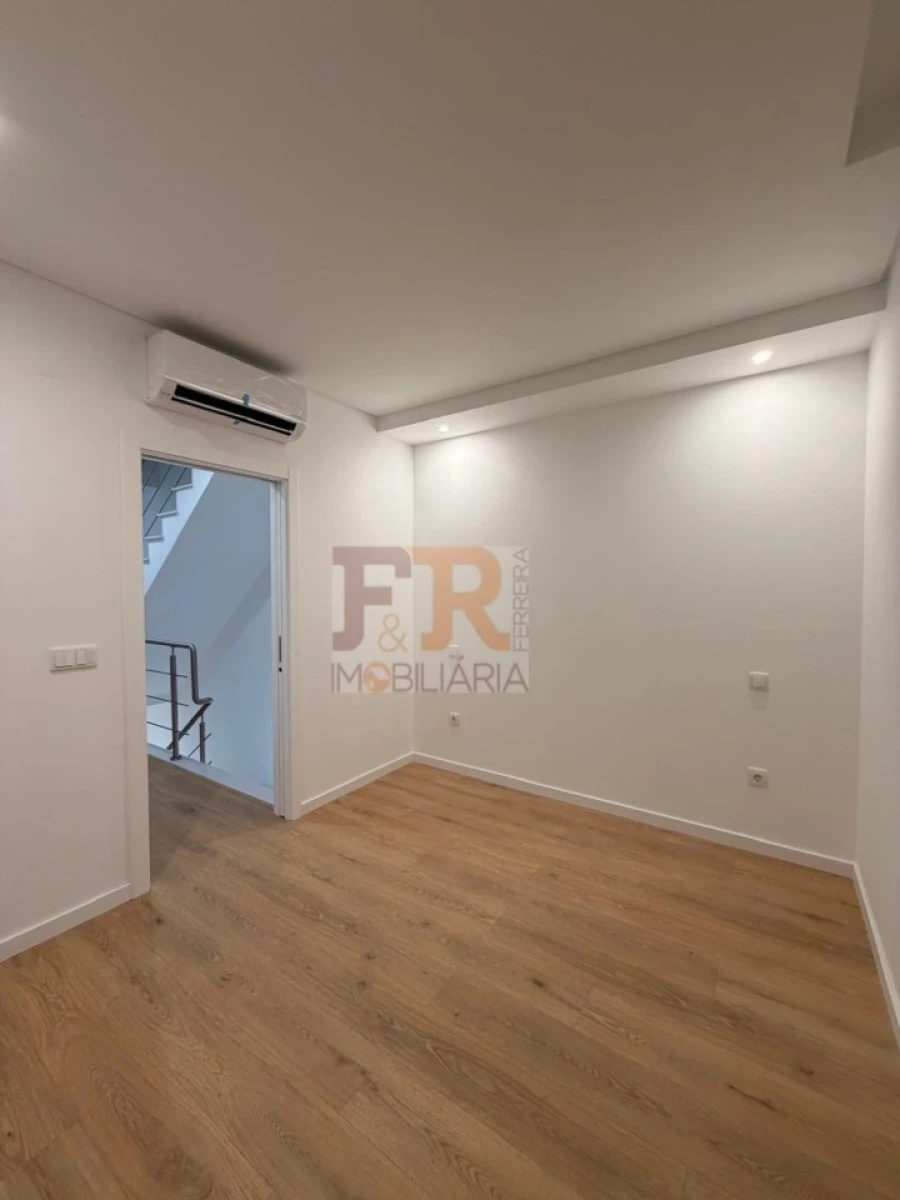 Moradia T3 para Venda em Quinta do Conde Foto 30