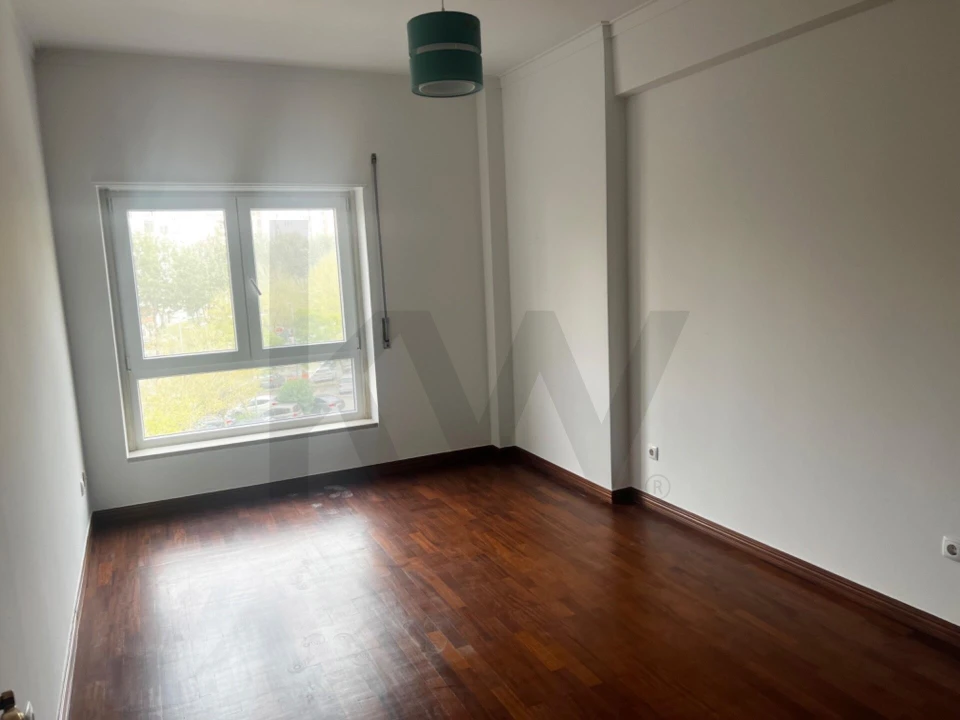 Apartamento T4 para Venda em Massamá e Monte Abraão Foto 18