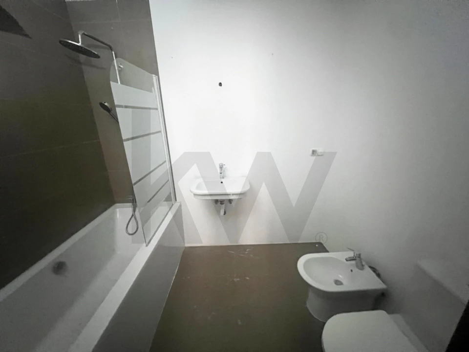 Apartamento T4 para Venda em Massamá e Monte Abraão Foto 13