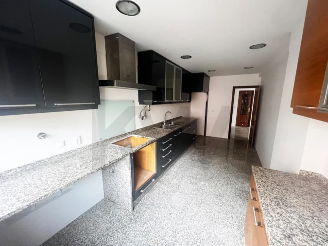 Apartamento T4 para Venda em Massamá e Monte Abraão Foto 5