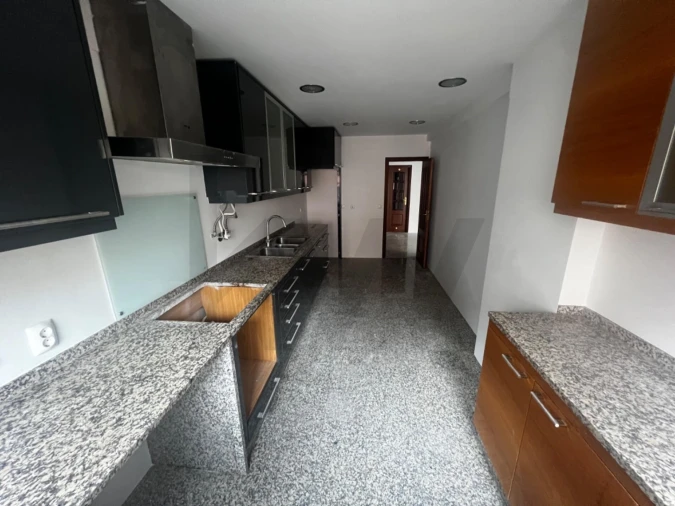 Apartamento T4 para Venda em Massamá e Monte Abraão Foto 4
