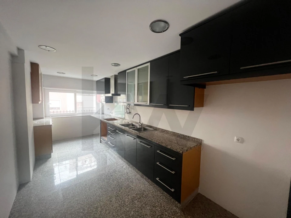 Apartamento T4 para Venda em Massamá e Monte Abraão Foto 6