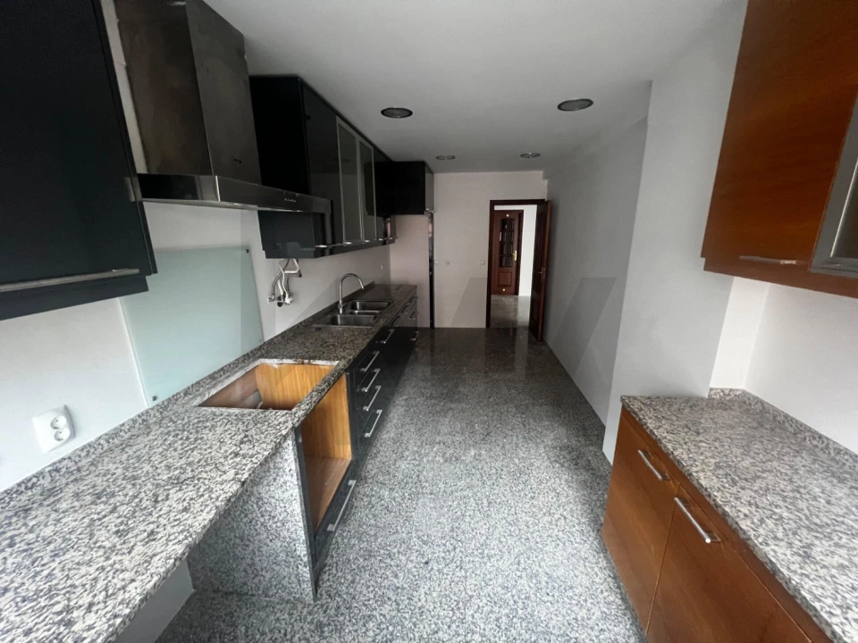 Apartamento T4 para Venda em Massamá e Monte Abraão Foto 4