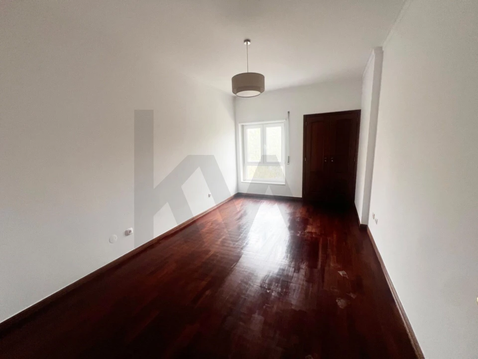 Apartamento T4 para Venda em Massamá e Monte Abraão Foto 11