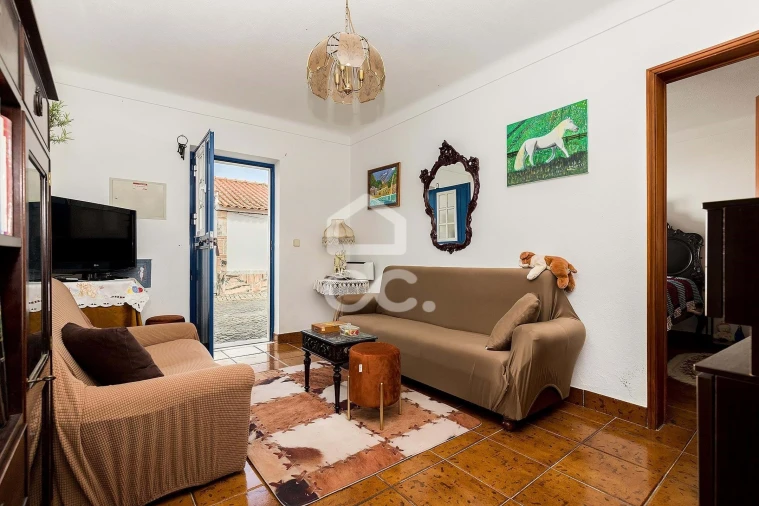 Moradia T2 para Venda em São Saturnino Foto 1