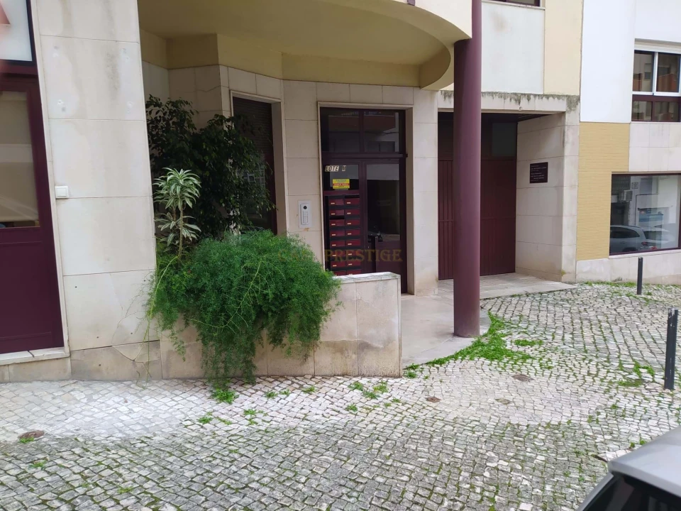 Negócio para Venda em São Domingos de Benfica Foto 22