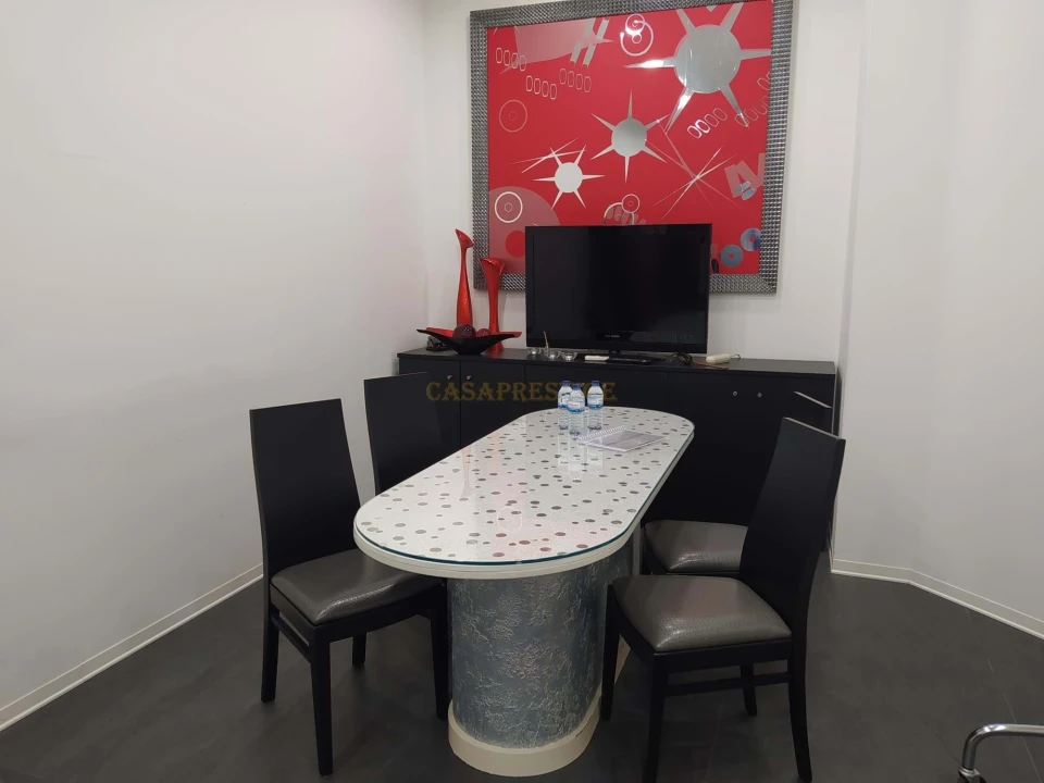 Negócio para Venda em São Domingos de Benfica Foto 17