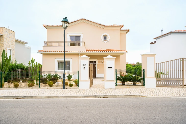 Moradia T5 para Venda em Lagos (São Sebastião e Santa Maria) Foto 25