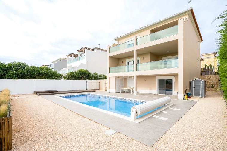 Moradia T5 para Venda em Lagos (São Sebastião e Santa Maria) Foto 2