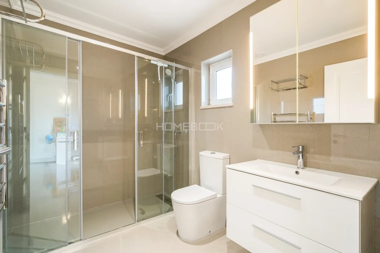 Moradia T5 para Venda em Lagos (São Sebastião e Santa Maria) Foto 15