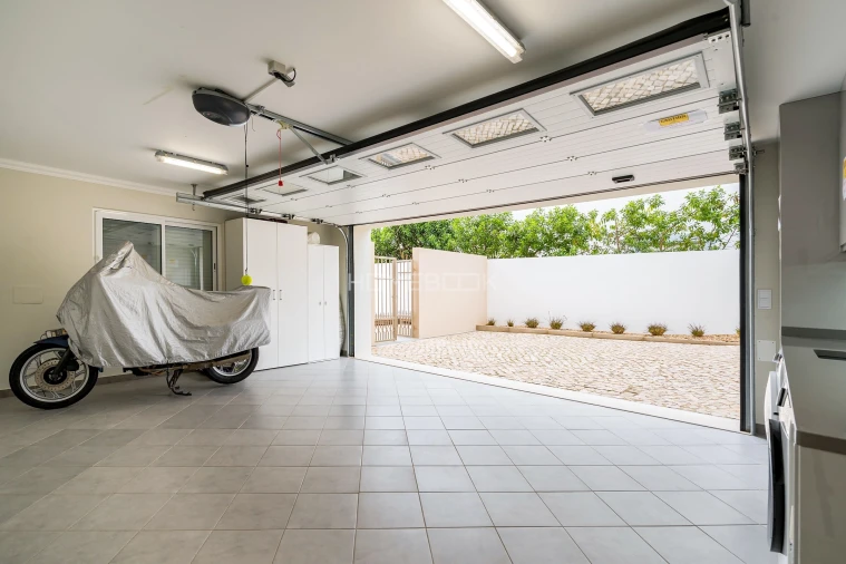 Moradia T5 para Venda em Lagos (São Sebastião e Santa Maria) Foto 21