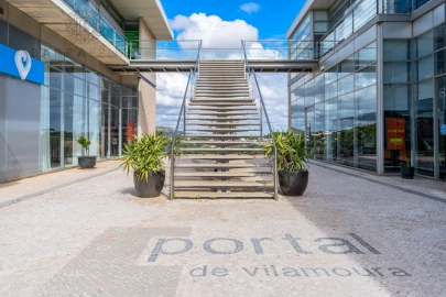 Loja para Arrendamento em Quarteira
