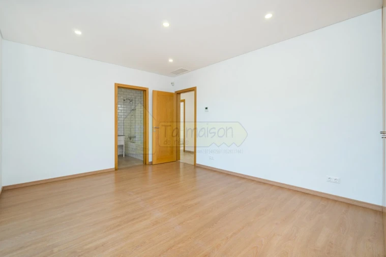 Moradia T4 para Venda em Loule (São Clemente) Foto 12