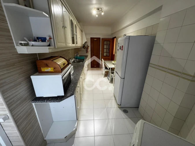 Apartamento T2 para Arrendamento em Loures Foto 6